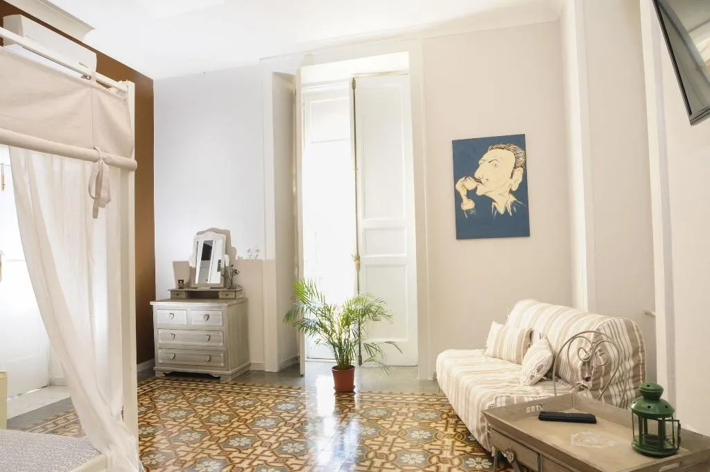 Room, B&B Napul'art, Naples