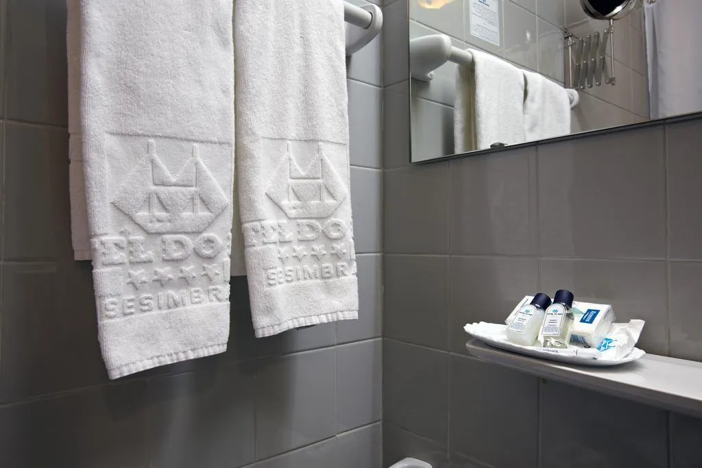Double or Twin STANDARD Room, Hotel do Mar, Lisbon