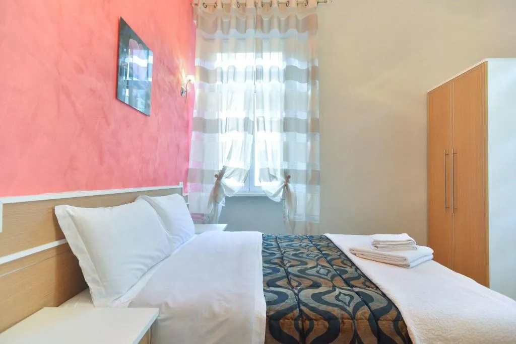 DOUBLE DELUXE TWO BEDS Room, B & T Rooms Trani, Naples