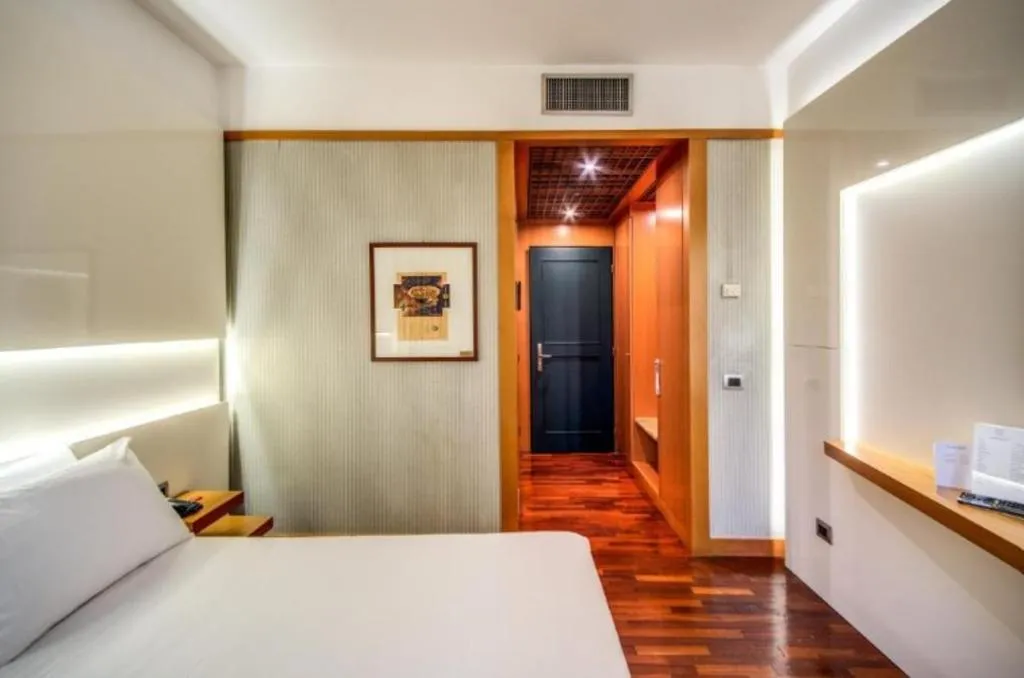 DOUBLE STANDARD Room, Della Rotonda, Milan