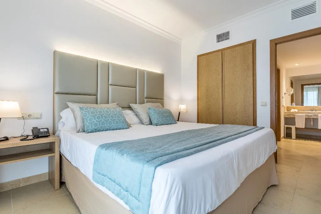 APARTMENT ONE BEDROOM WITH TERRACE Room, Zafiro Mallorca, Majorca