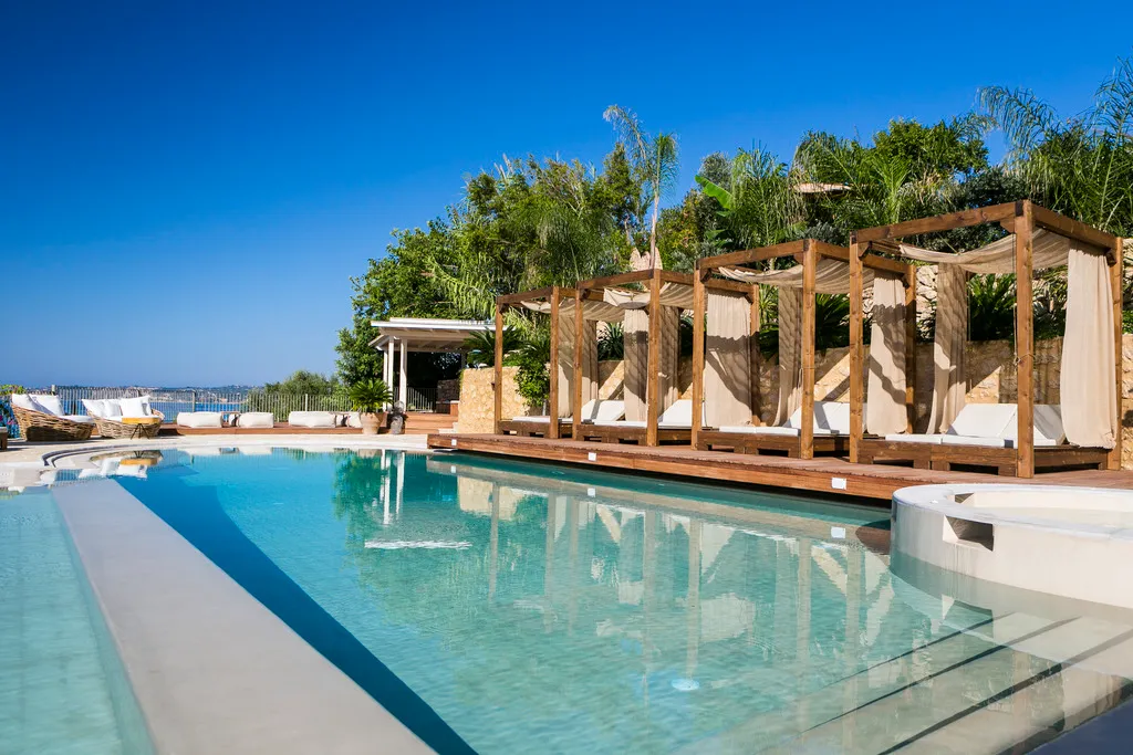 Pool, F Zeen, Kefallinia