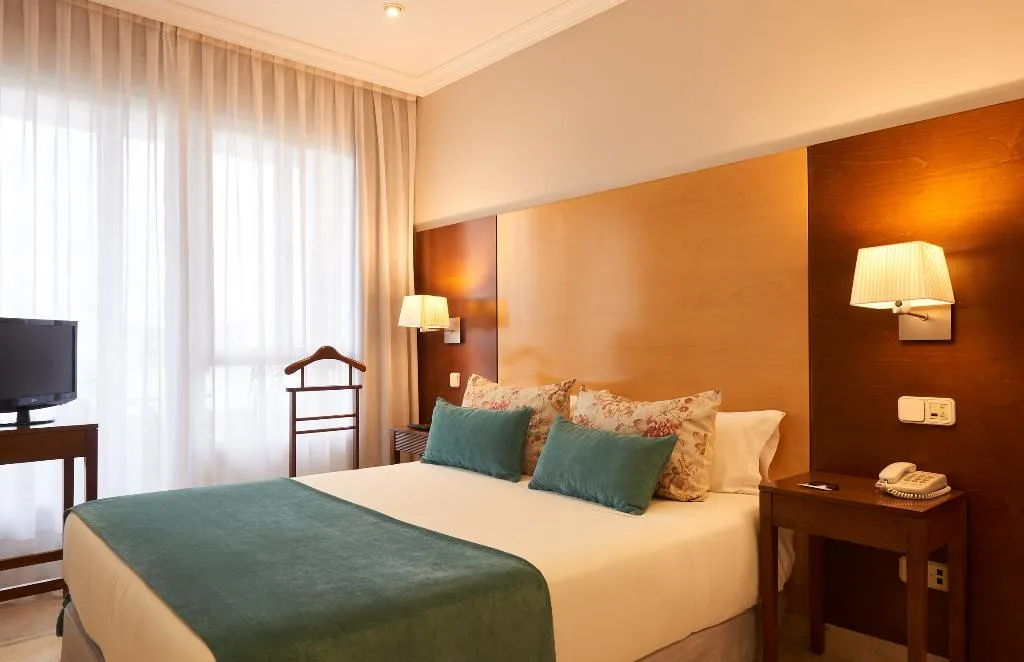 TRIPLE STANDARD Room, Suites Barrio de Salamanca, Madrid