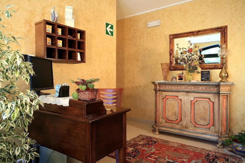 Lobby, Leon d'Oro, Catania