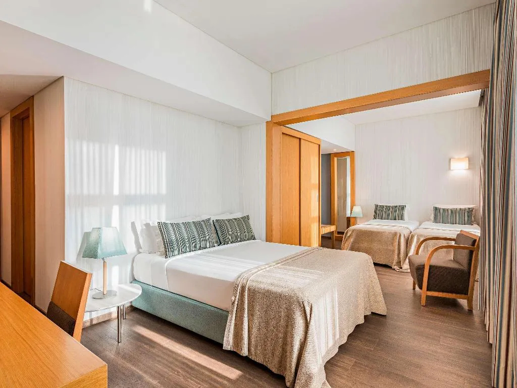 DOUBLE PREMIUM Room, Mercure Lisboa Almada Hotel, Lisbon