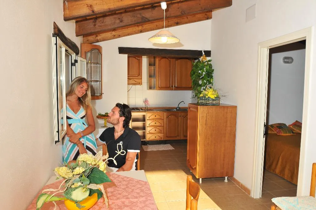 CHALET CAPACITY 4 Room, Torre Del Porticciolo Camping - Village - Gampling, Alghero