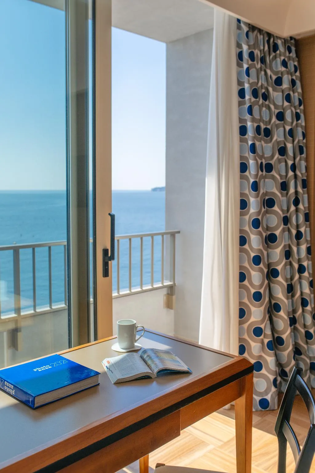 Double or Twin DELUXE SEA VIEW Room, Royal Continental, Naples