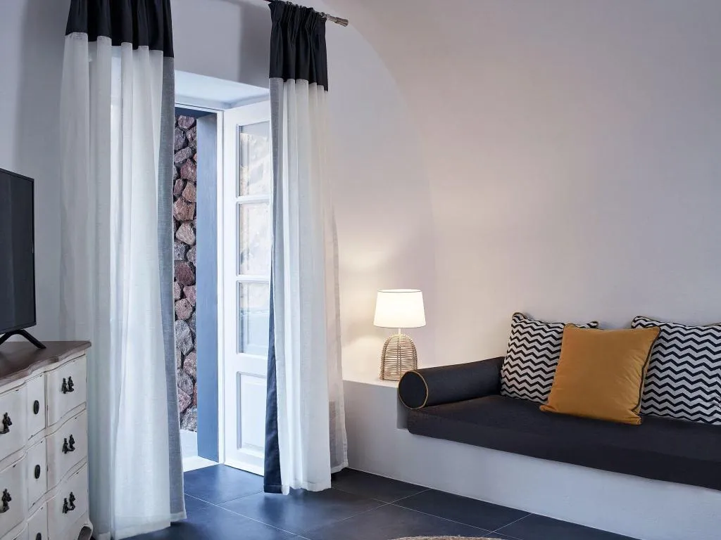 SUITE KING SIZE BED Room, San Antonio, Santorini
