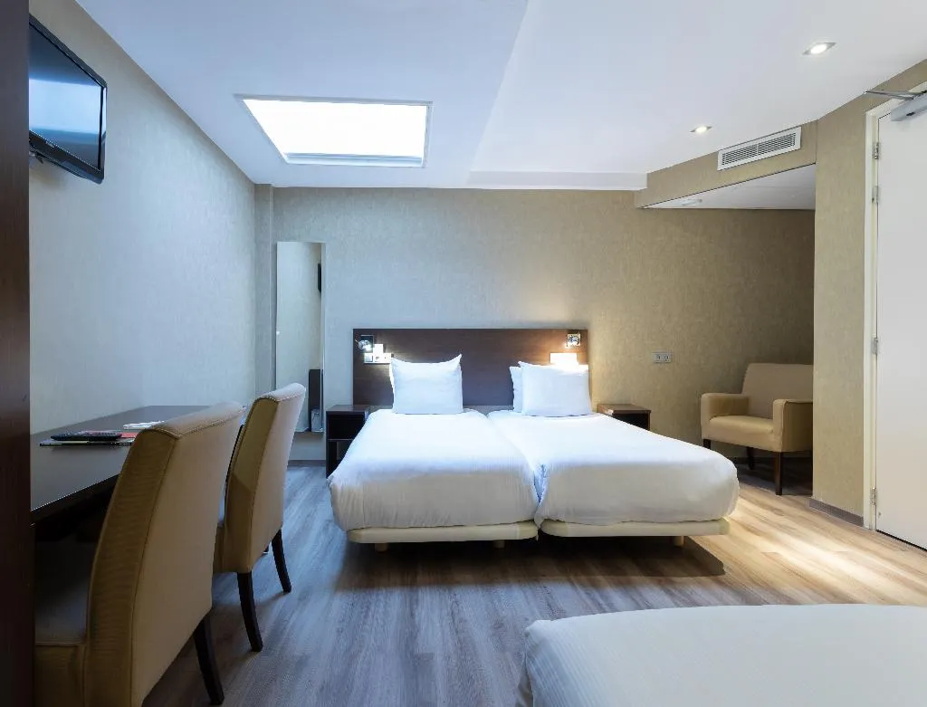 QUADRUPLE STANDARD Room, Espresso City Centre, Amsterdam