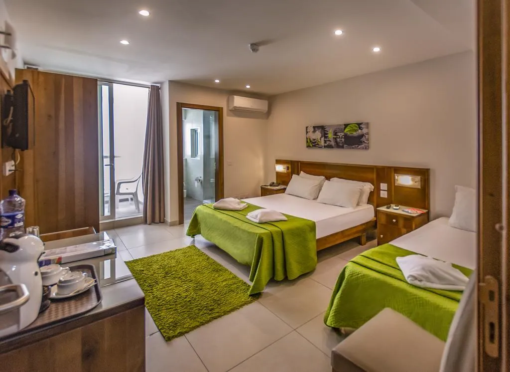 TRIPLE WITH BALCONY Room, Cerviola, Malta