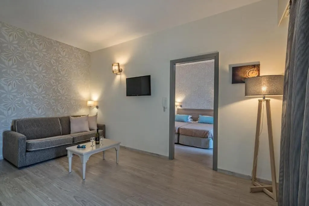 Room, Icarus Suite Apartments, Crete
