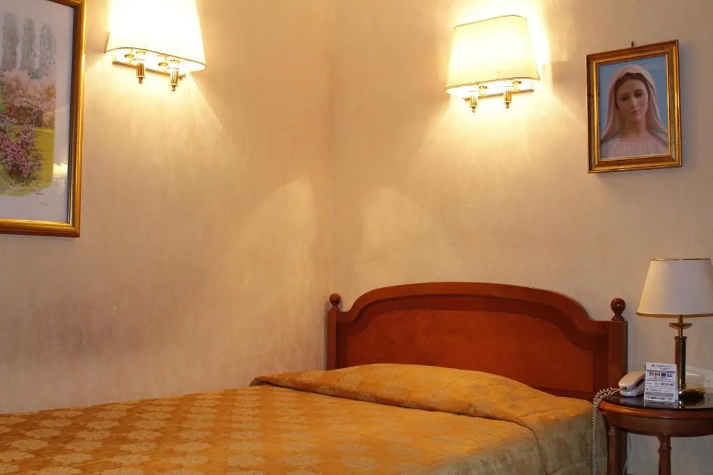 SINGLE STANDARD Room, Pace Helvezia, Rome
