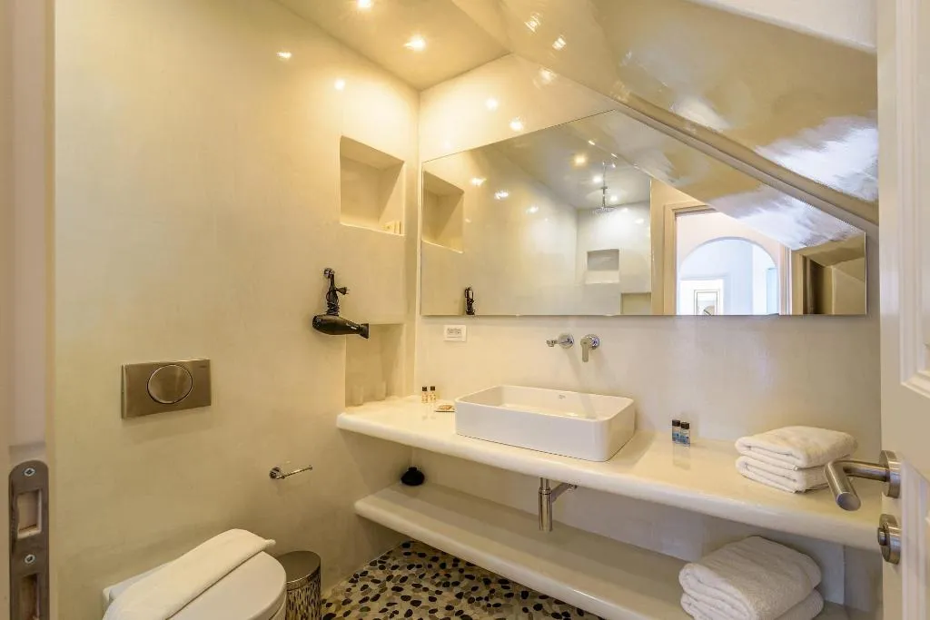 Room, Golden Grey Goose, Santorini
