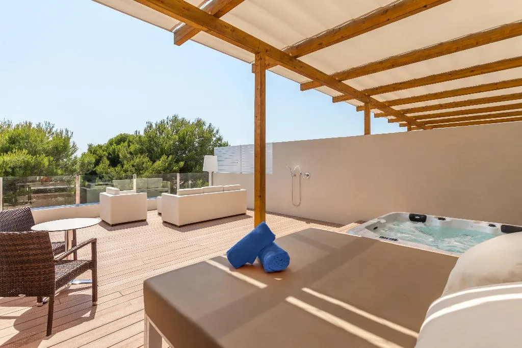 APARTMENT WITH TERRACE Room, Zafiro Mallorca, Majorca