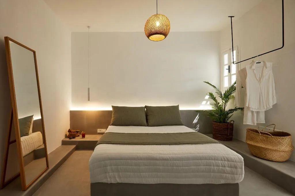 Room, Symmetry Suites, Santorini