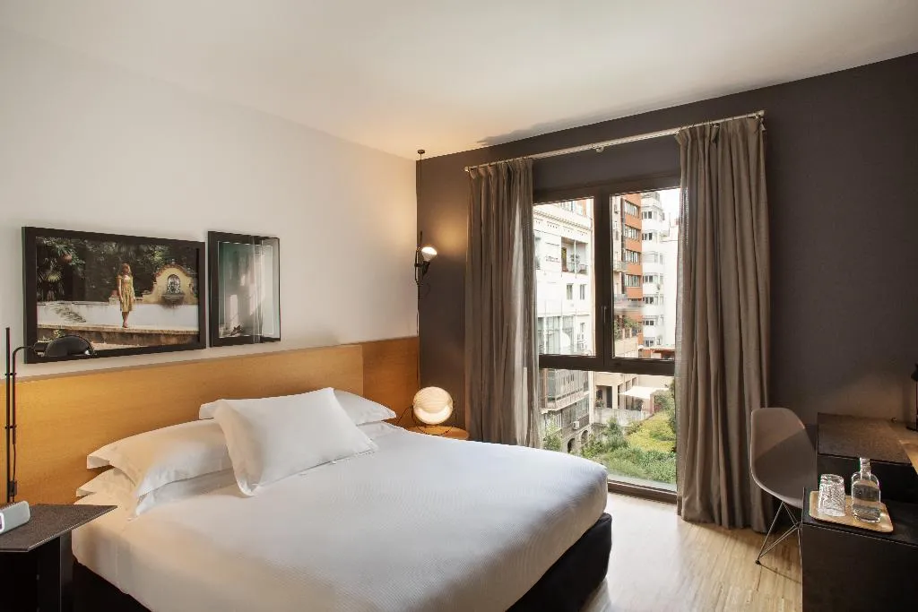DOUBLE SUPERIOR KING BED Room, Alexandra Barcelona, Curio Collection by Hilton, Barcelona