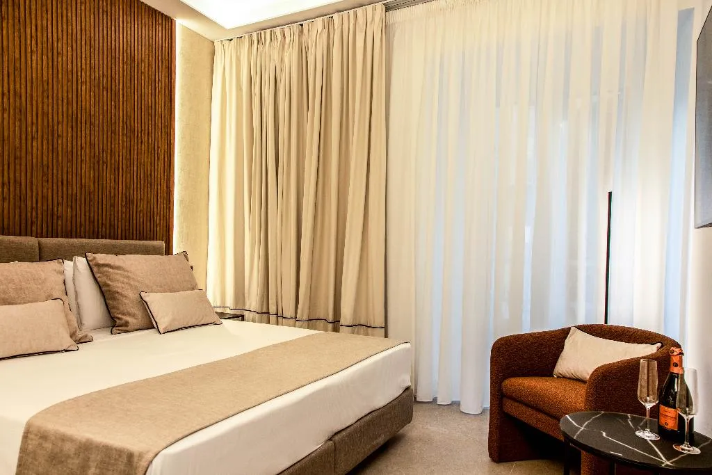 Double or Twin DELUXE ONE BED Room, Mamalu - Corso Umberto 35, Naples