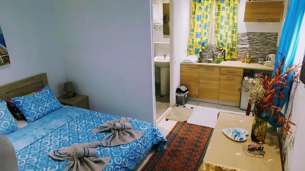 Room, Pleasure Beachside Studios, Santorini