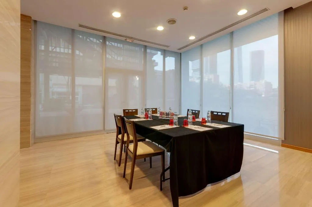 Conferences, Hotel Madrid Chamartín Affiliated by Meliá, Madrid