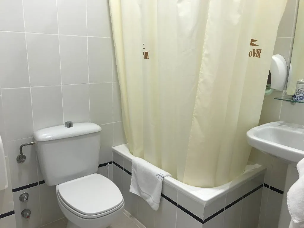 APARTMENT CAPACITY 4 Room, Alfonso VIII, Madrid