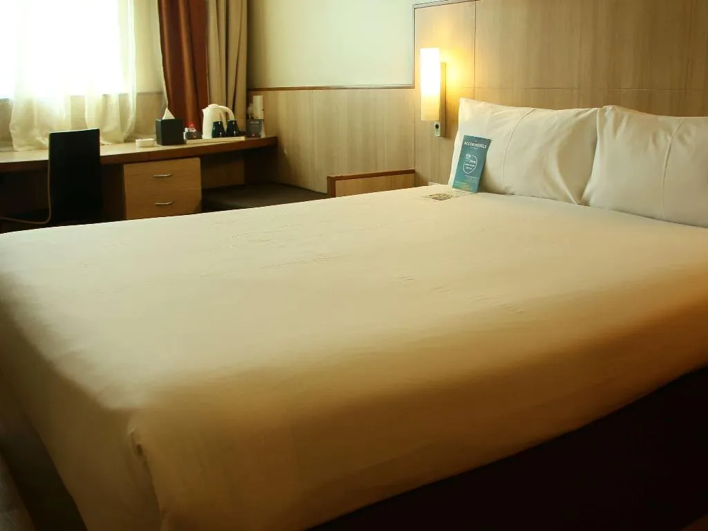 SINGLE PREMIUM Room, Ibis Al Barsha, Dubai