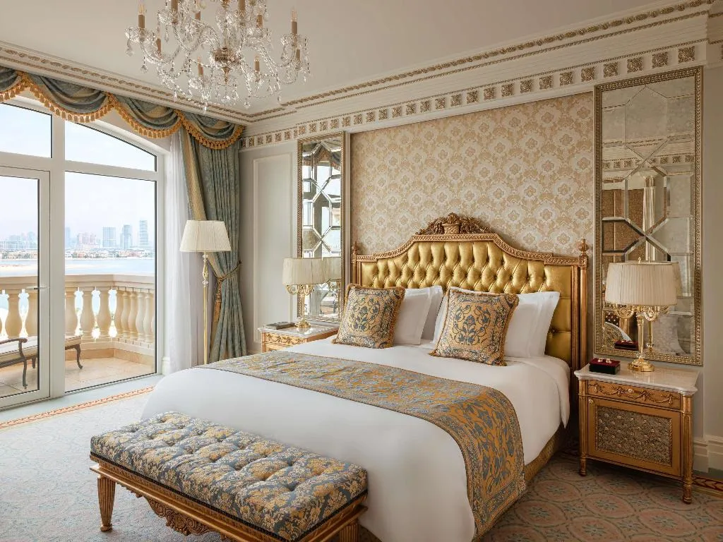 SUITE WITH JACUZZI Room, Raffles The Palm Dubai, Dubai