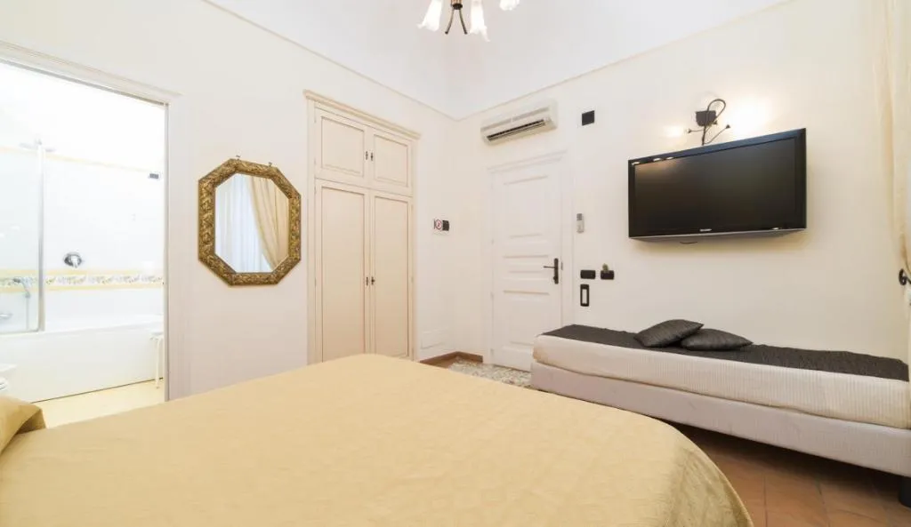 TRIPLE DELUXE Room, Hotel Villa Annalara, Naples