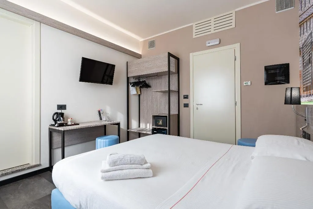 Room QUEEN SIZE BED Room, Jet Hotel, Sure Hotel Collection by Best Western, Milan