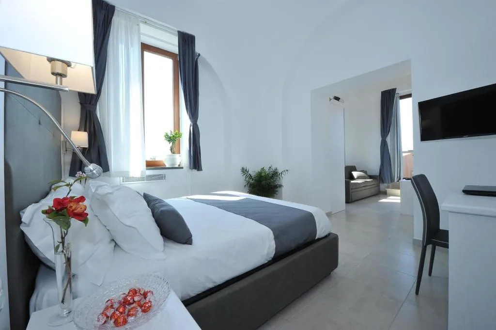 Room, SorrentoBay, Naples