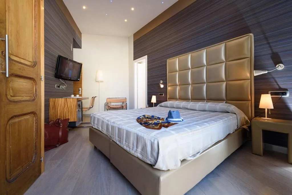 DOUBLE CLASSIC Room, Palazzo Ferraioli, Naples