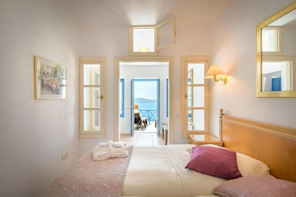 Room, Golden Grey Goose, Santorini