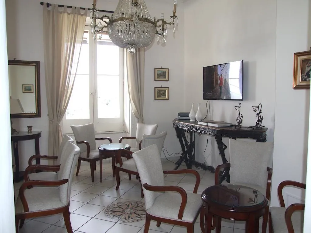 Lobby, Dania, Naples