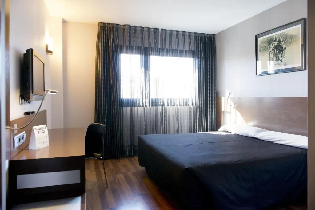 DOUBLE BASIC Room, Tach Madrid Airport, Madrid