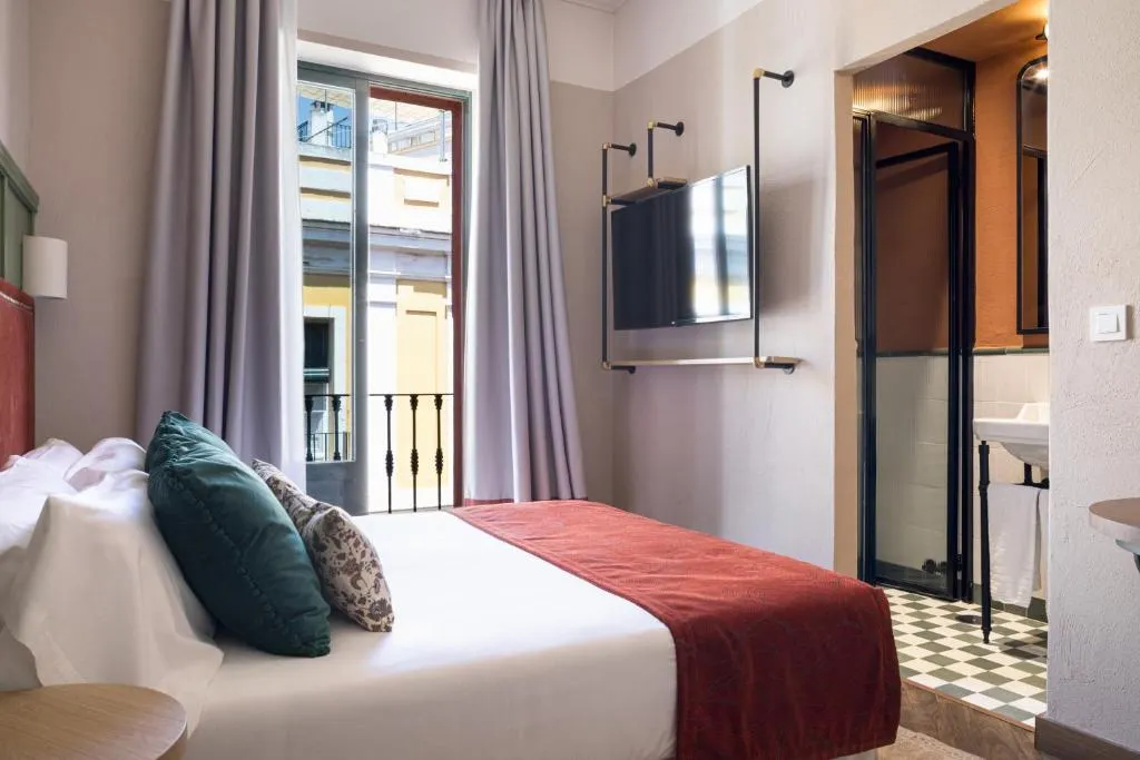 DOUBLE STANDARD Room, Honest Sevilla, Seville