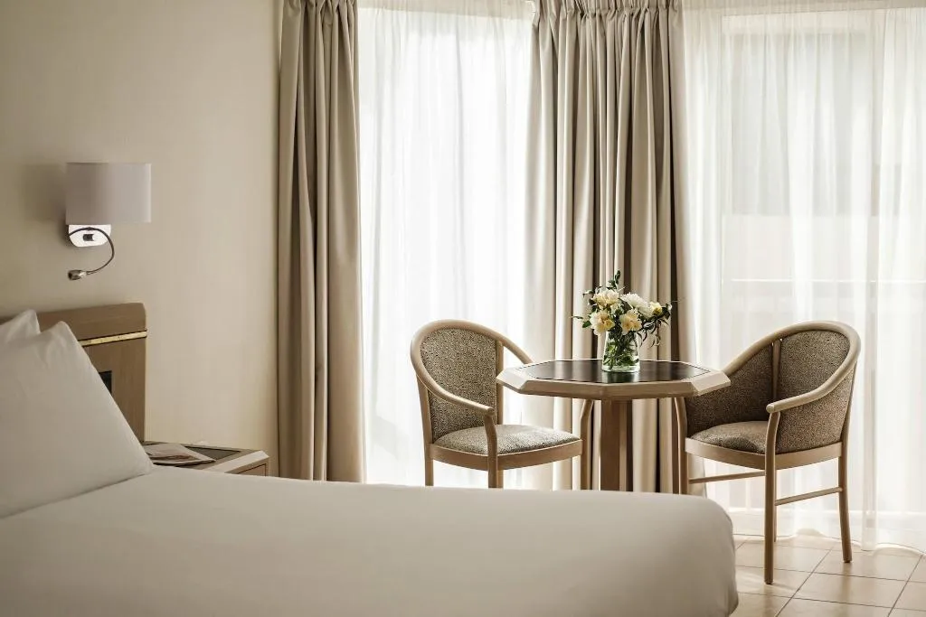 TWIN PARTIAL SEA VIEW Room, Diplomat, Malta