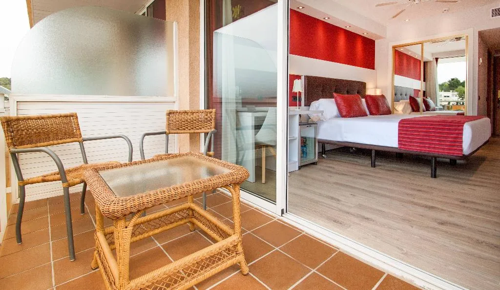 FAMILY ROOM STANDARD Room, Catalonia Majorica, Majorca