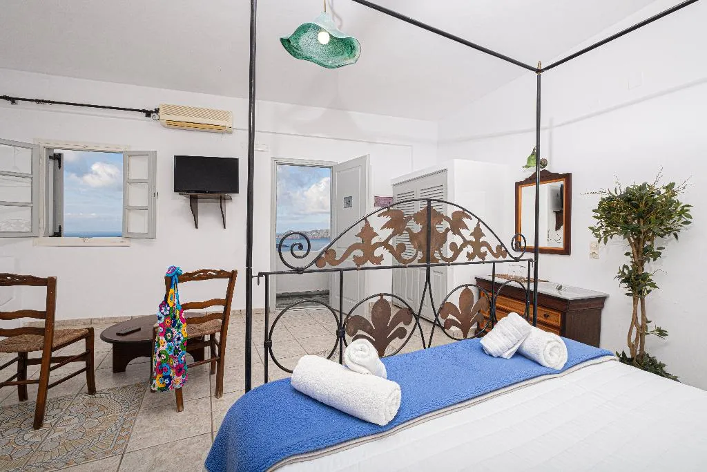 Double or Twin WITH VIEWS Room, Loucas On The Cliff, Santorini