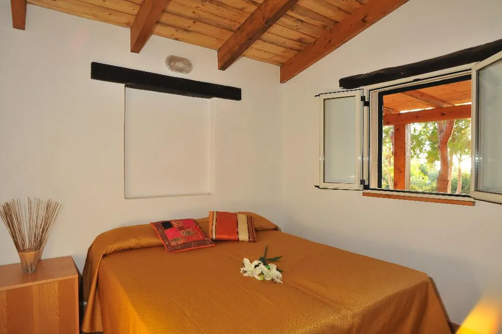CHALET CAPACITY 4 Room, Torre Del Porticciolo Camping - Village - Gampling, Alghero
