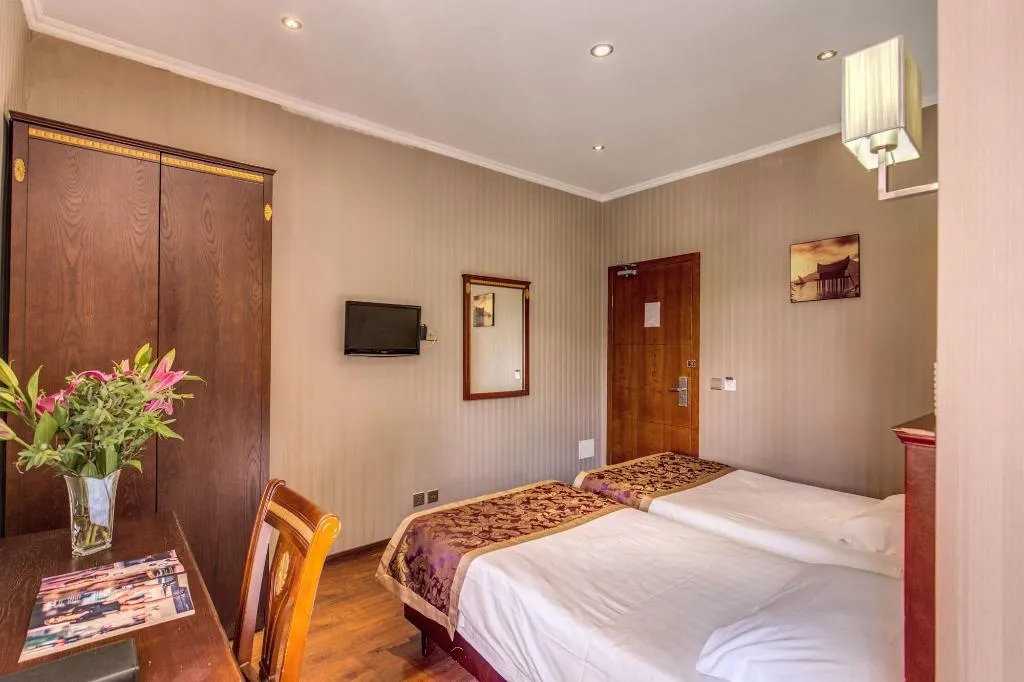 Room, B&B Drago d'Oro, Naples