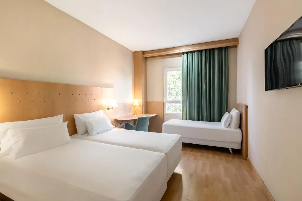 TRIPLE STANDARD Room, Crisol Leganés, Madrid