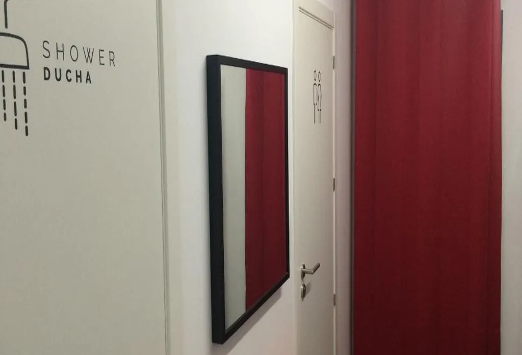 QUADRUPLE BUNK BED WITH SHARED BATHROOM Room, Chameleon Hostel Alicante, Costa Blanca