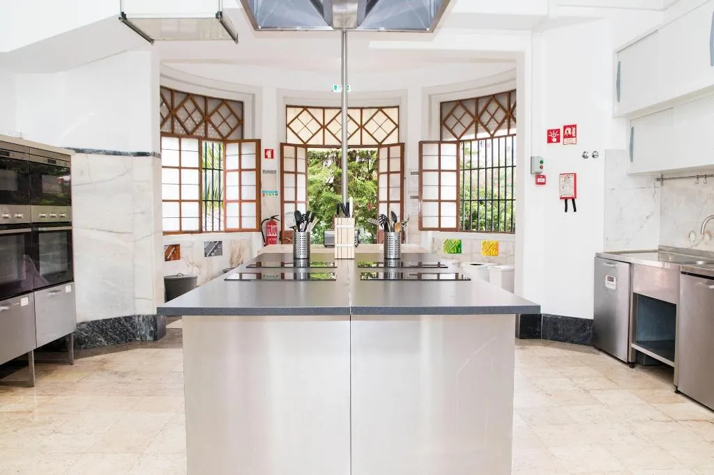 DOUBLE STANDARD Room, Sant Jordi Hostels Lisbon, Lisbon