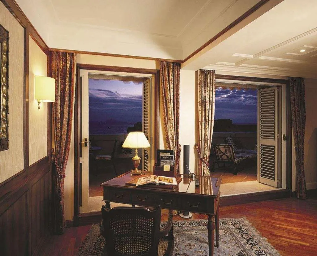 Room, Grand Hotel Santa Lucia, Naples