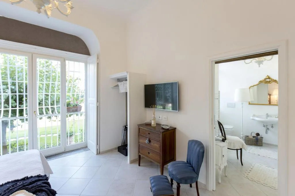Room, Palazzo Cacace, Naples