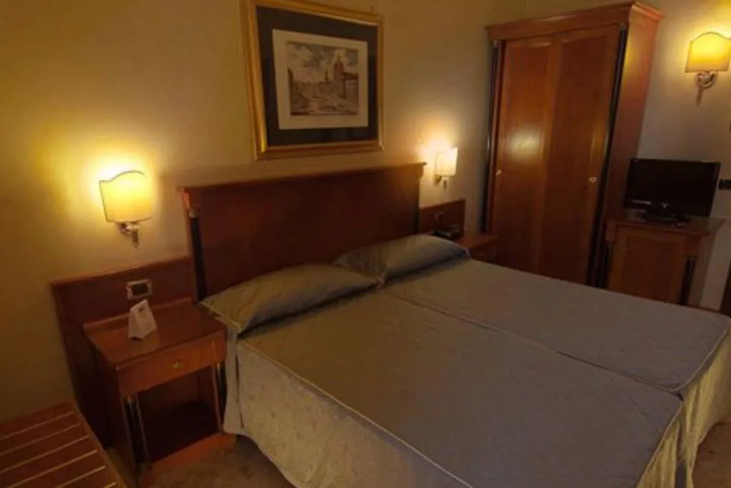 Double or Twin QUEEN SIZE BED Room, Miami, Rome