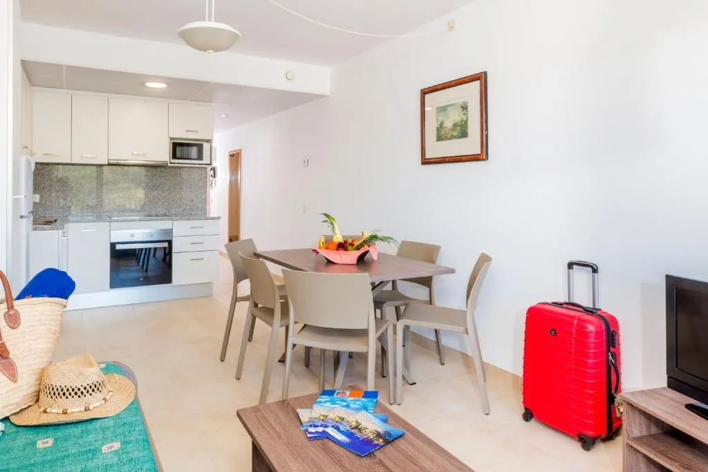 APARTMENT CAPACITY 6 TWO BEDROOMS Room, Apartaments Condado, Costa Brava