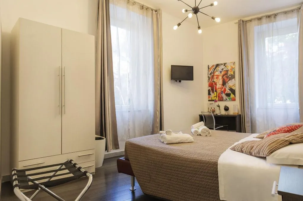Room, Gate 40, Naples