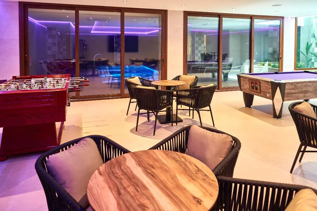 Sports and Entertainment, Apartamentos Ponent, Majorca