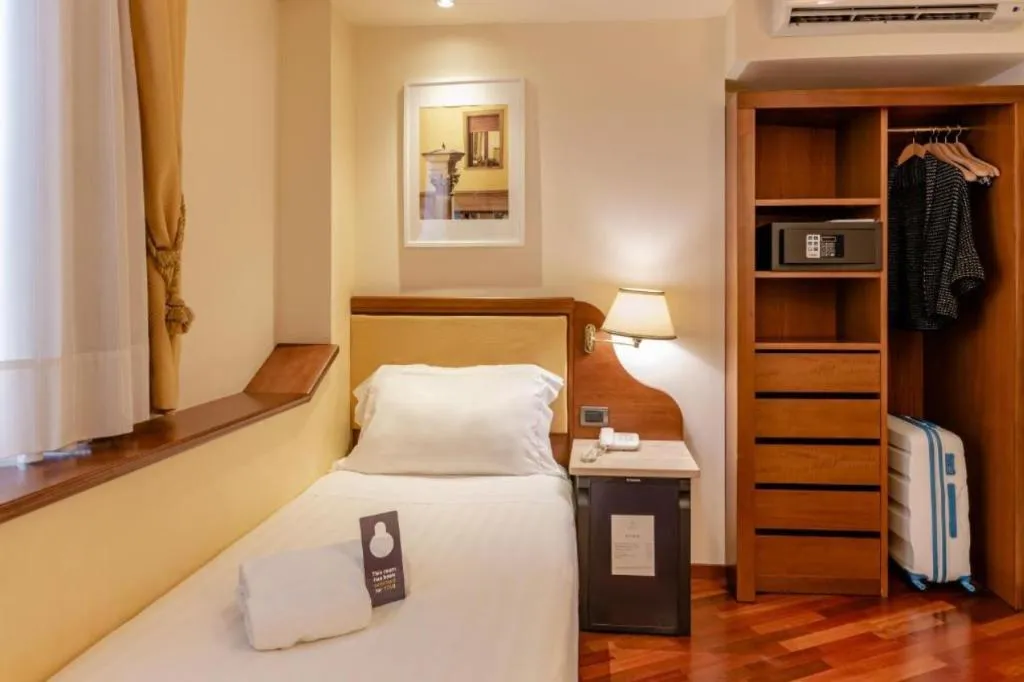 SINGLE STANDARD Room, B&B Hotel Firenze Pitti Palace al Ponte Vecchio, Florence