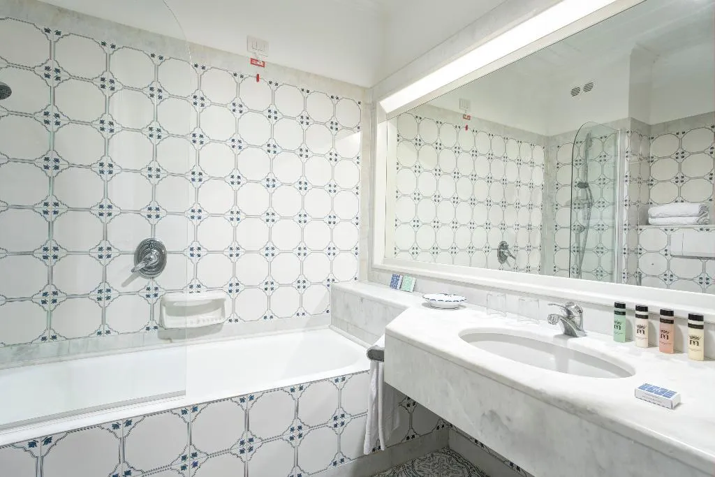 DOUBLE DELUXE PARTIAL OCEAN VIEW Room, Grand Hotel Capodimonte, Naples